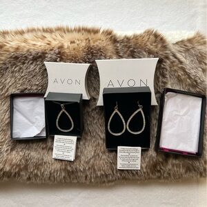 Avon brilliant prestige teardrop earrings and necklace set 2016 silvertone NIB